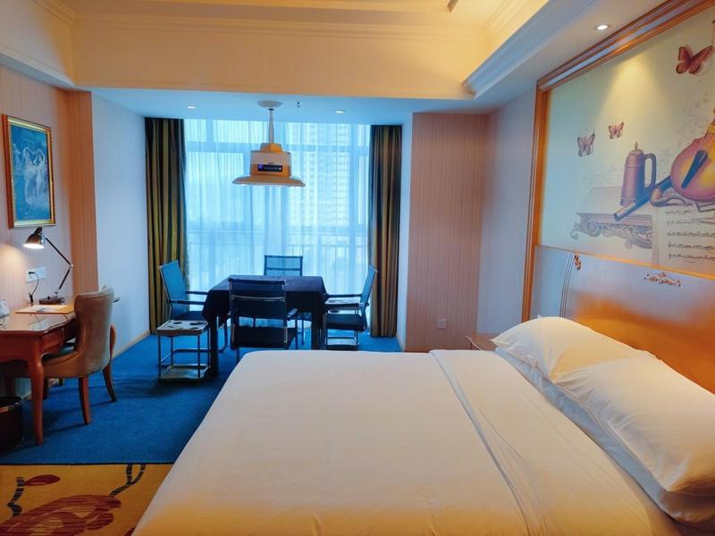 Vienna Hotel Nanxiong Bagian luar foto