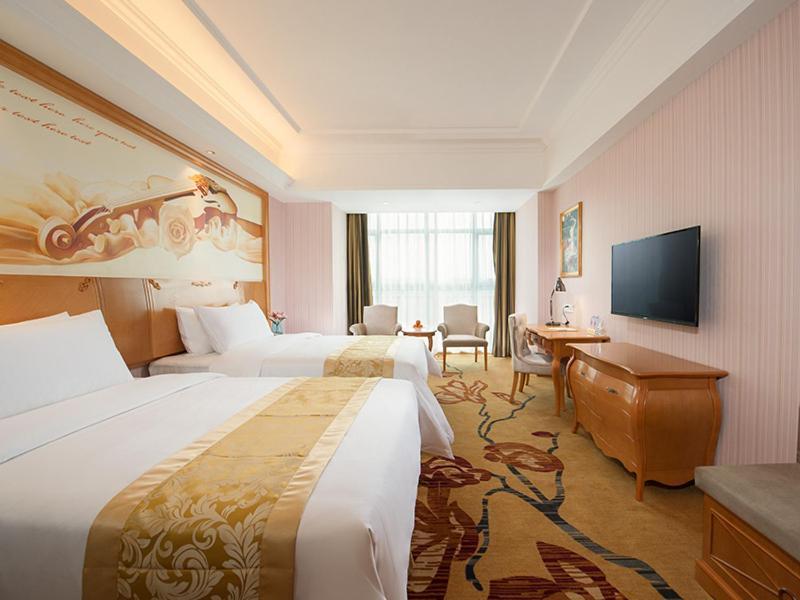 Vienna Hotel Nanxiong Bagian luar foto